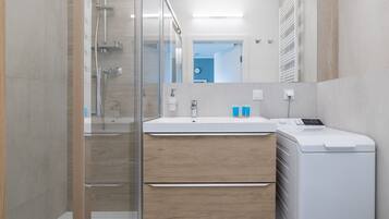 Shower, hair dryer, towels