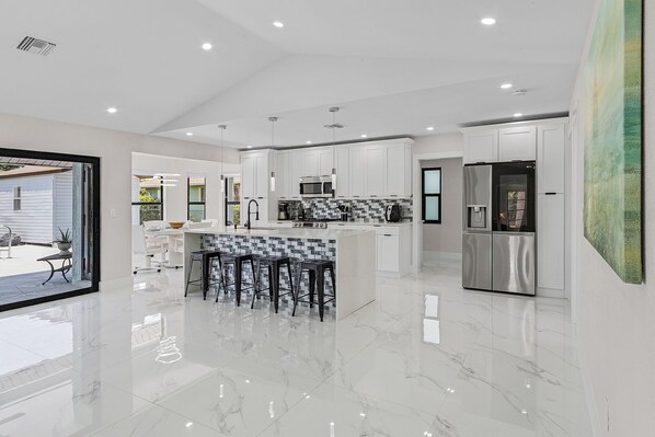 Fridge, microwave, oven, stovetop - Sleek and Modern, Sunset Views & Pool - The Lighthouse - Roelens Vacations (Cape Coral)