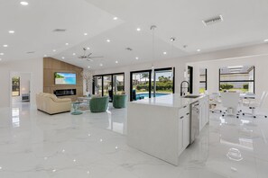 Interior - Sleek and Modern, Sunset Views & Pool - The Lighthouse - Roelens Vacations (Cape Coral)