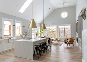 Fridge, microwave, oven, stovetop - The Haven on Halton (Perth)