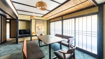 Studio, Non Smoking | Dining