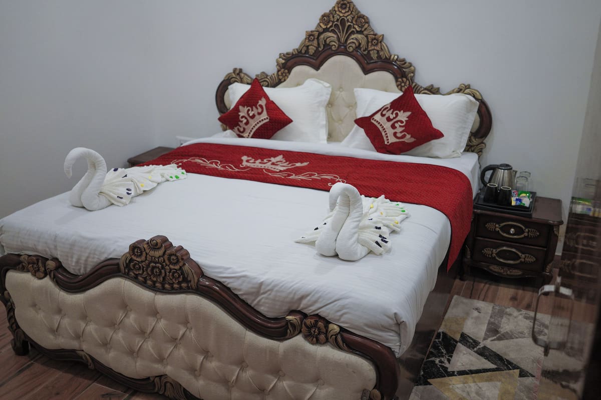 Signature Room | 1 bedroom, Egyptian cotton sheets, premium bedding, pillow-top beds