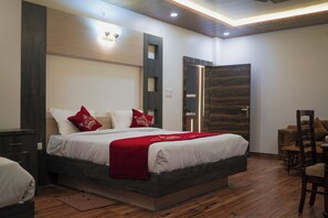 Presidential Room | Egyptian cotton sheets, premium bedding, pillow-top beds, minibar - Raj Vilas Hotel & Resort Maharajganj (Maharajganj)