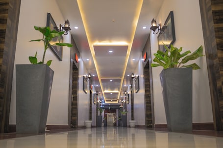 Lobby. Raj Vilas Hotel & Resort Maharajganj
