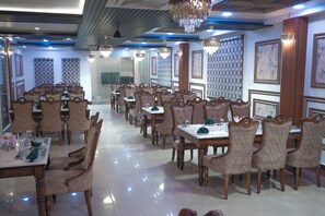Restaurant - Raj Vilas Hotel & Resort Maharajganj (Maharajganj)