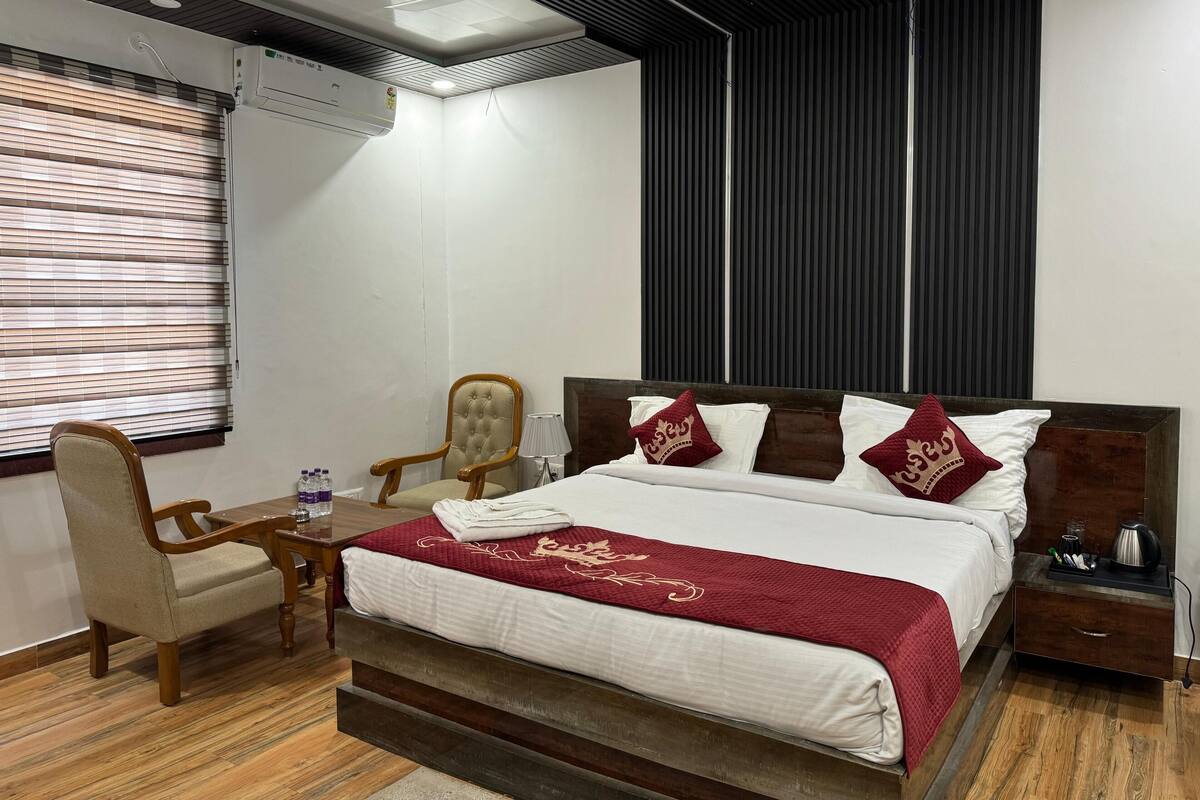 Executive Room | 1 bedroom, Egyptian cotton sheets, premium bedding, pillow-top beds