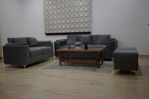 Presidential Room | Living room | 42-inch flat-screen TV with digital channels, Netflix - Raj Vilas Hotel & Resort Maharajganj (Maharajganj)