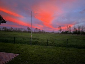 Luokittelematon kuva, 5 kautta 18, painike