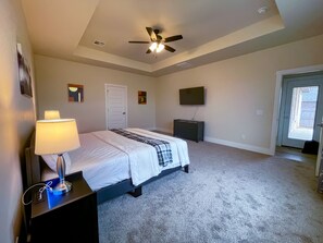 4 bedrooms, iron/ironing board, WiFi, bed sheets