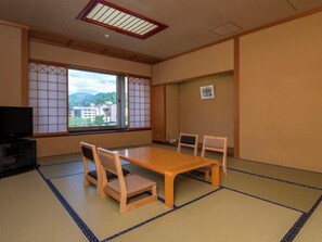 Basic-Zimmer, Nichtraucher, Bergblick | Kostenloses WLAN, Bettwäsche