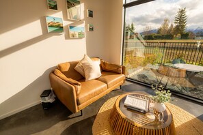 Smart TV - Ben Ohau Views The Studio (Twizel)