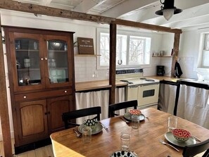 Dining - Private Riverfront, Converted Barn *EV Charger* (Princeton)