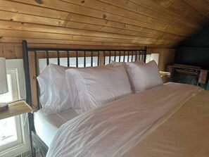 1 bedroom, WiFi, bed sheets - Private Riverfront, Converted Barn *EV Charger* (Princeton)