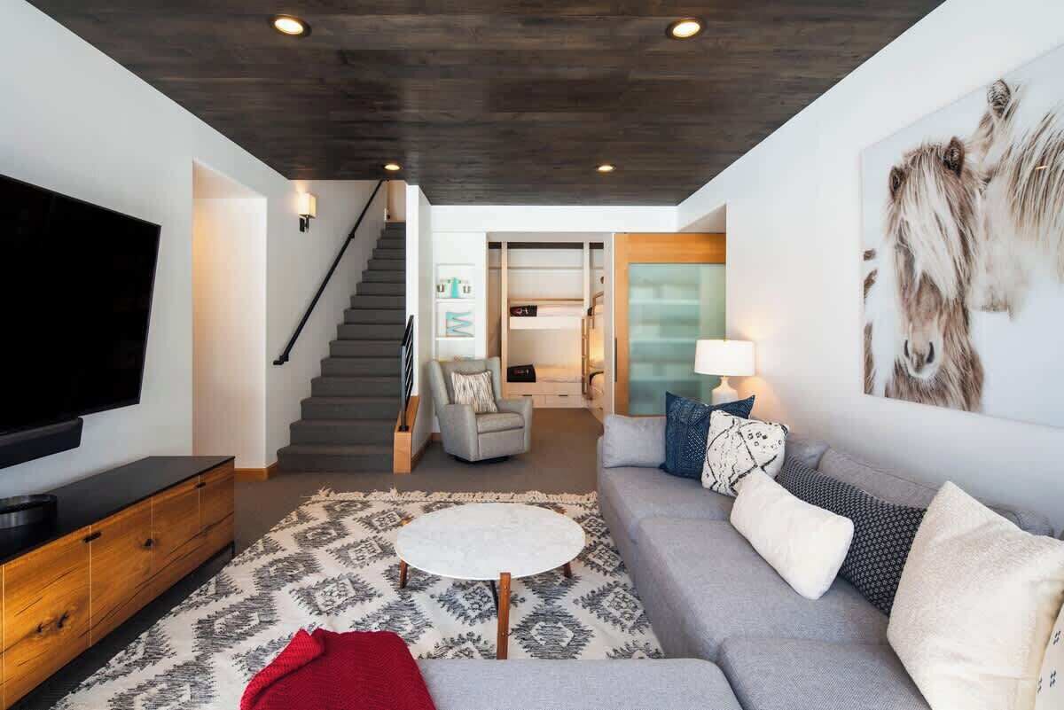 TV, fireplace, offices