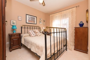 3 chambres, fer et planche à repasser, draps fournis