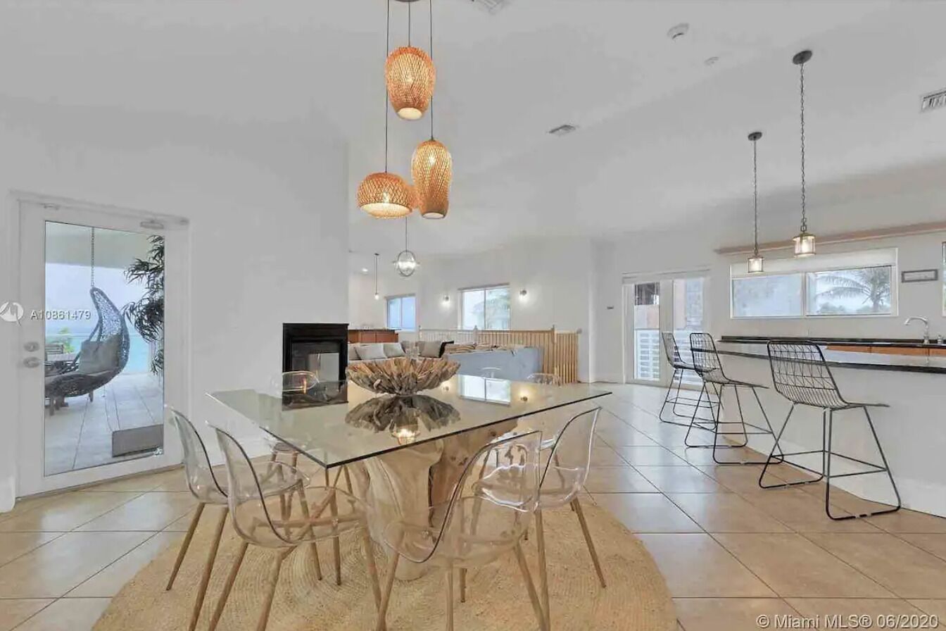 Oceanfront 1 Bedroom Apartment w Direct Access to Semi Private Beach