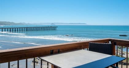 Oceanfront condo with PRIVATE deck. Pet friendly. Just a short walk to town.