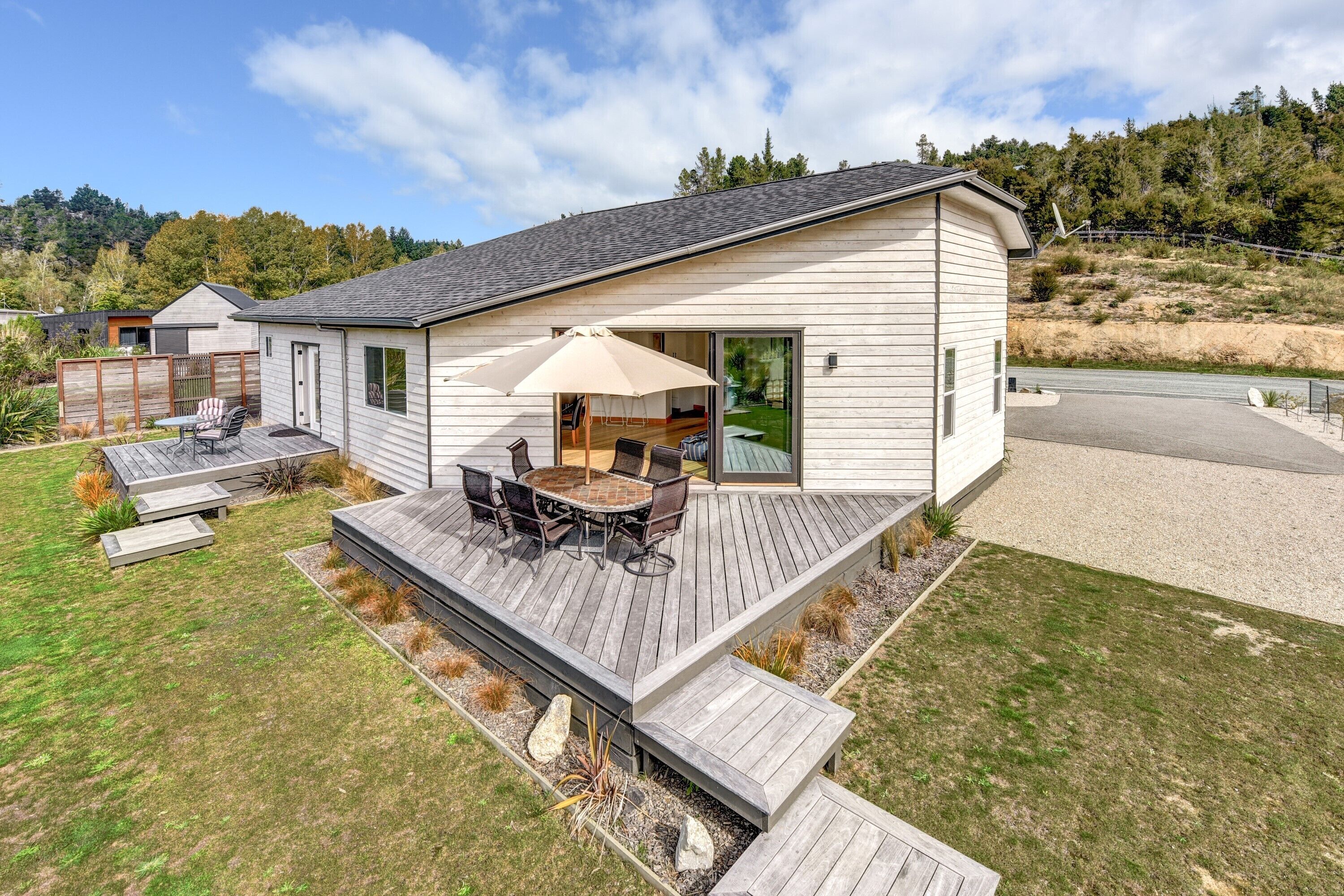 View of the deck and outdoor area 