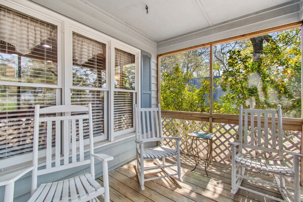 Property grounds - "Weaver's Inn-Let" 2 Bedroom 1.5 Bath Home in the Woodlands (Oak Island)