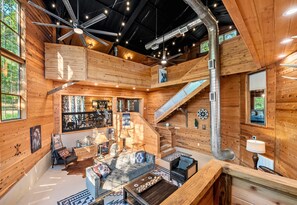 Smart TV, fireplace - Game Room | Outdoor Shower | Fire Pit | Hot Tub (Broken Bow)