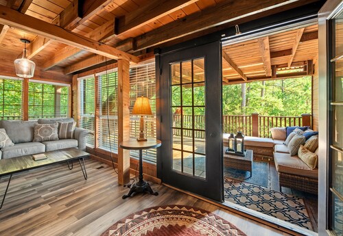 Game Room | Outdoor Shower | Fire Pit | Hot Tub