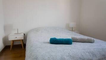 1 Schlafzimmer, BĂŒgeleisen/BĂŒgelbrett, WLAN, BettwĂ€sche