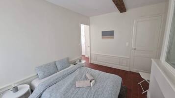 1 bedroom, travel cot, WiFi, bed sheets