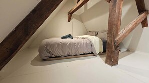 1 bedroom, travel cot, WiFi, bed sheets - Le perchoir, studio avec mezzanine (Arras)