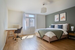 2 chambres, fer et planche à repasser, Wi-Fi, draps fournis