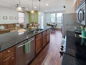 Microwave, oven, stovetop, dishwasher - BLUES LANDING
The best stay between Main and the Mississippi!! (Memphis)