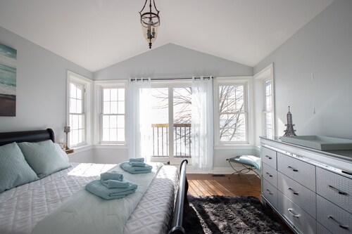 Lakeside Cottage