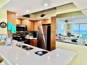 Fridge, microwave, oven, stovetop - Blessed To Be Beachfront - Directly on The Gulf (Pensacola)