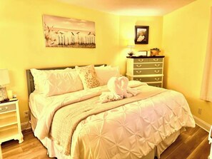 1 bedroom, iron/ironing board, travel cot, WiFi - Blessed To Be Beachfront - Directly on The Gulf (Pensacola)