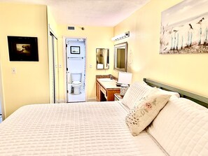 1 habitación, tabla de planchar con plancha, cuna de viaje y wifi 