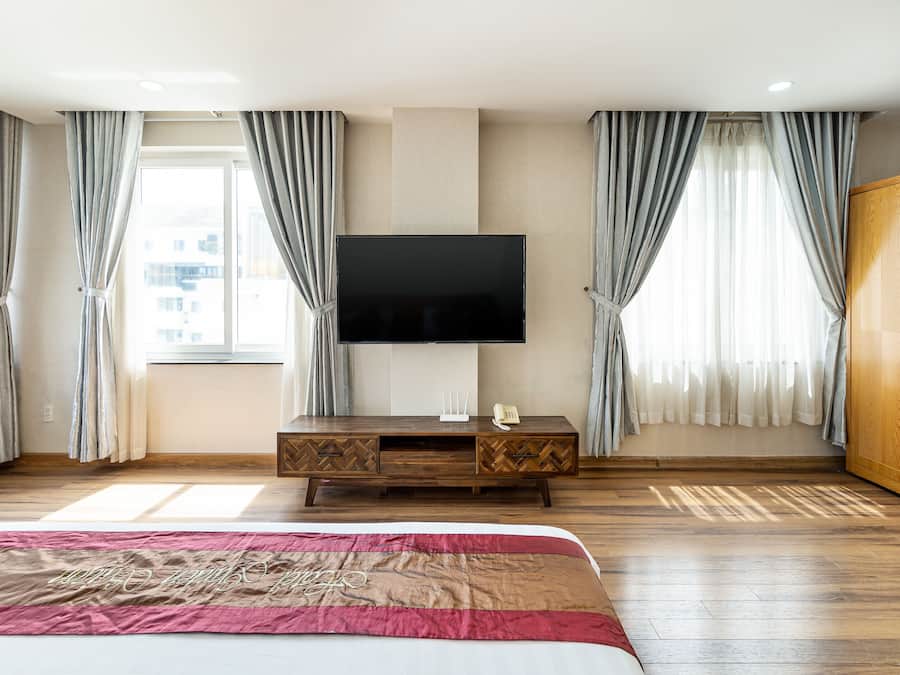 Executive Suite | Premium bedding, minibar, desk, blackout drapes