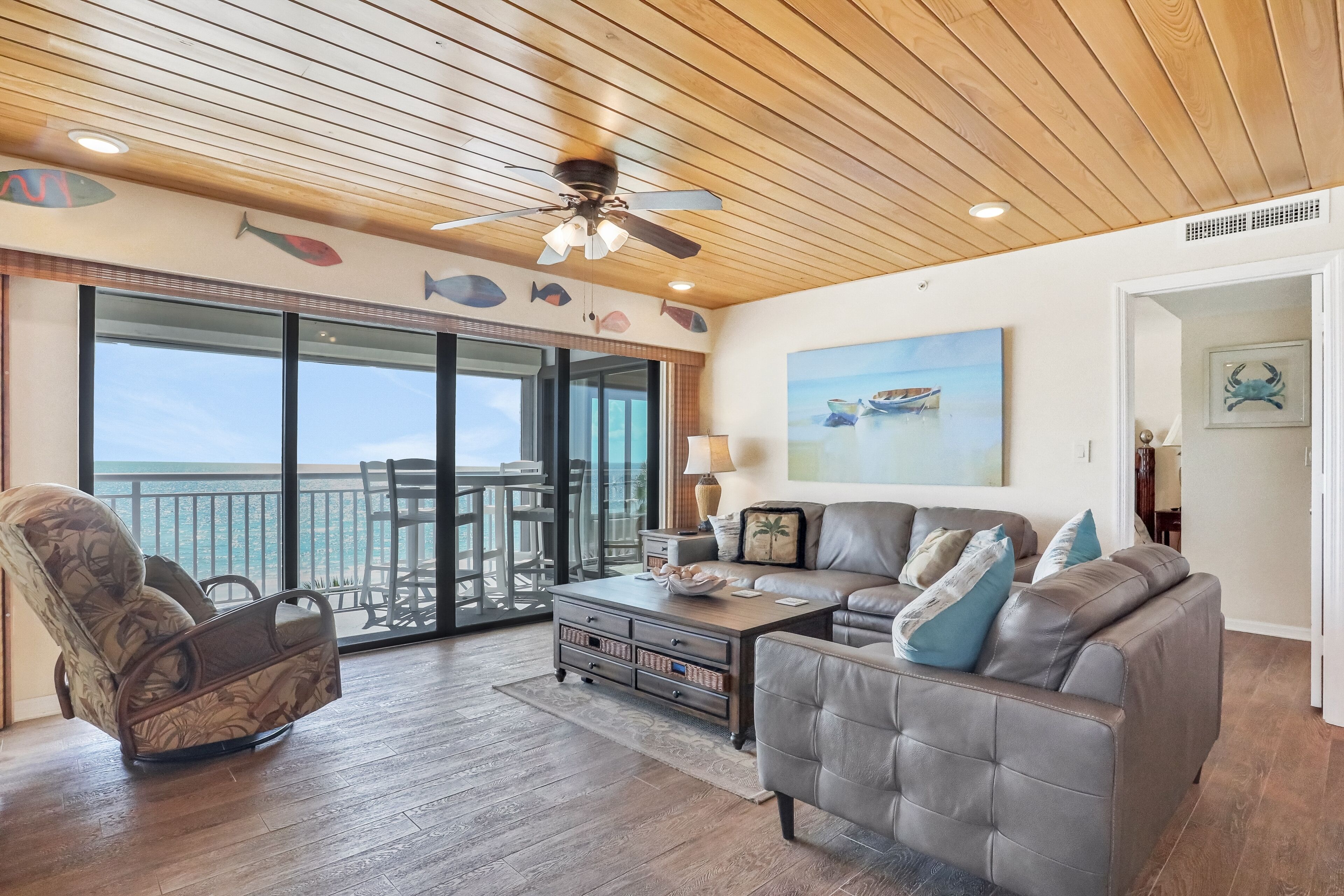 Breathtaking beachfront condo in a prime location – Indian Shores, FL