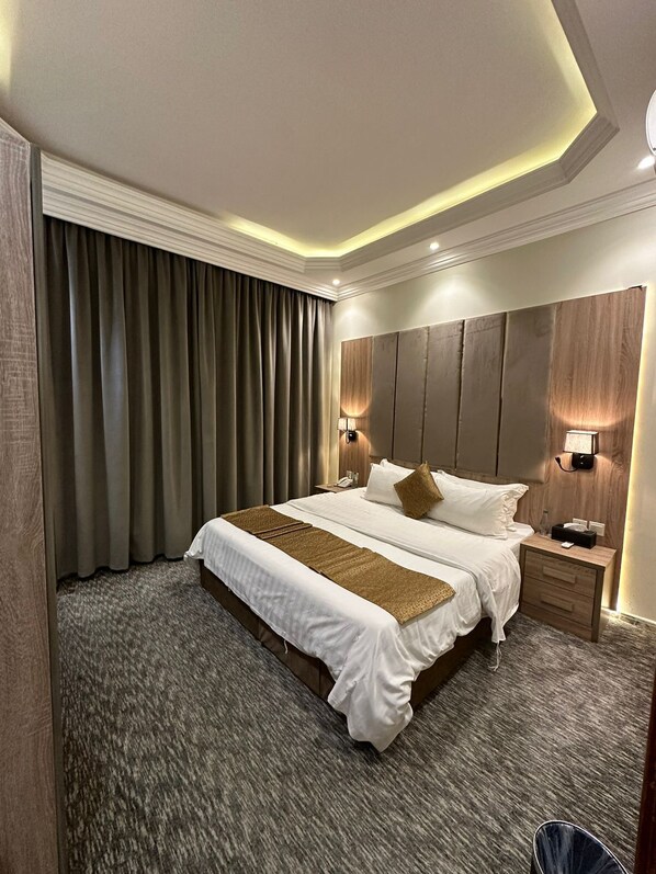 家庭公寓 | 埃及棉床單、高級寢具、記憶棉床墊、房內夾萬