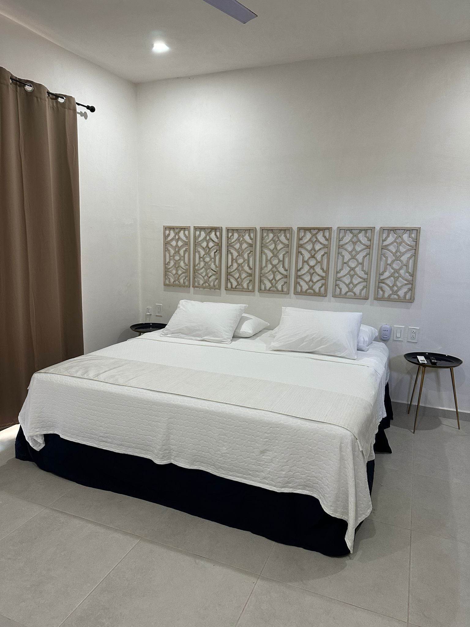 Deluxe Room, 1 King Bed, Non Smoking, Private Bathroom | Free WiFi, bed sheets