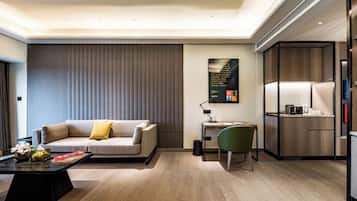 Luxury Suite, City View | Living area
