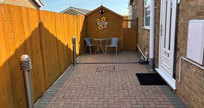 2-Bed Bungalow, Sleeps 6, Parking & Pet Friendly