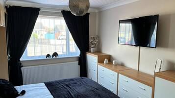 2 chambres, fer et planche Ă repasser, Wi-Fi, draps fournis