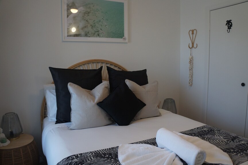Palm Breeze - 4 Bedroom - Walk To The Ocean - Bargara