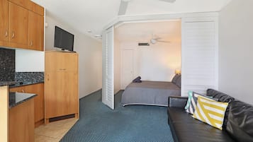 Iron/ironing board, WiFi, bed sheets