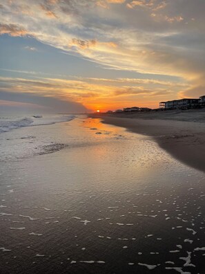 Beach nearby, sun-loungers, beach towels - STEPS FROM THE BEACH! Waterfront home w/ocean & canal views. Fish off backyard! (Oak Island)