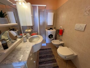 Douche, séchoir à cheveux