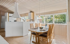 Dining - 3 bedroom stunning home in Løgstrup (Løgstrup)