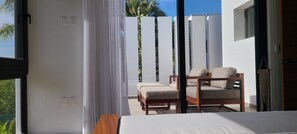 3 habitaciones, tabla de planchar con plancha, wifi y ropa de cama 