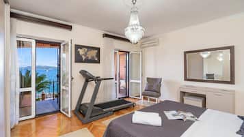3 bedrooms, iron/ironing board, free WiFi, bed sheets