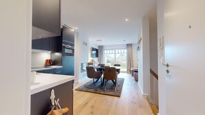 Unclassified image, 2 of 14, button