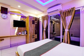 Desk, free WiFi, bed sheets - Townhouse 1284 The Grand Touch (Kanthi)